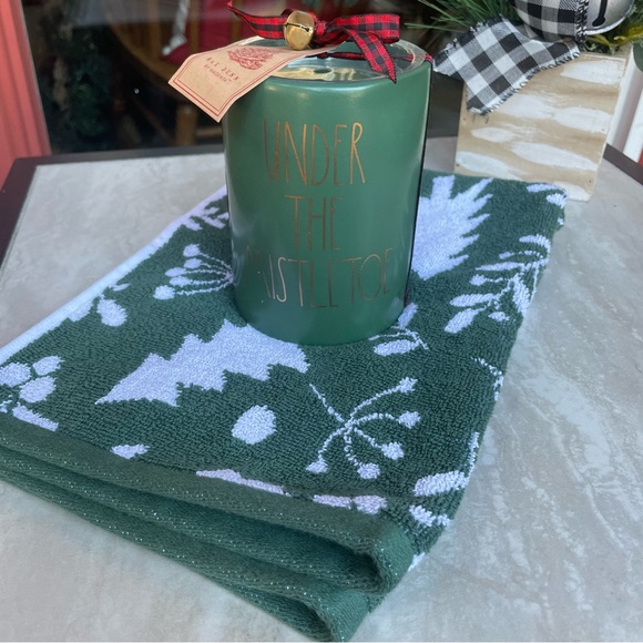 Rae Dunn Green Christmas Candle & Hand Towel NWT - Picture 3 of 10